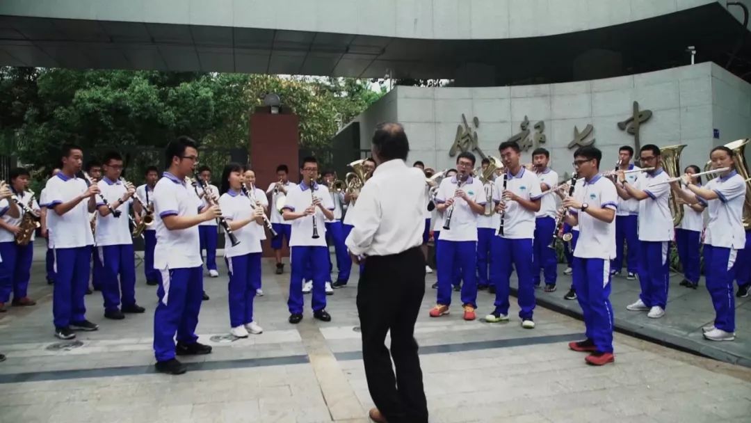 校园快闪歌曲完整版成都,快闪最感人的校园歌曲