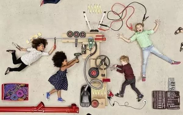 儿童剪刀误扎住眼睛,3岁男孩剪刀戳中眼睛