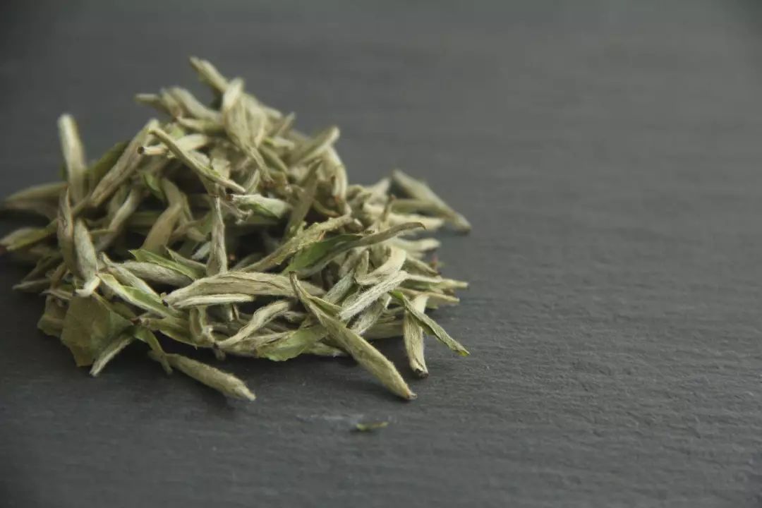 怎么区分青茶黄茶,茶分类黑白绿红