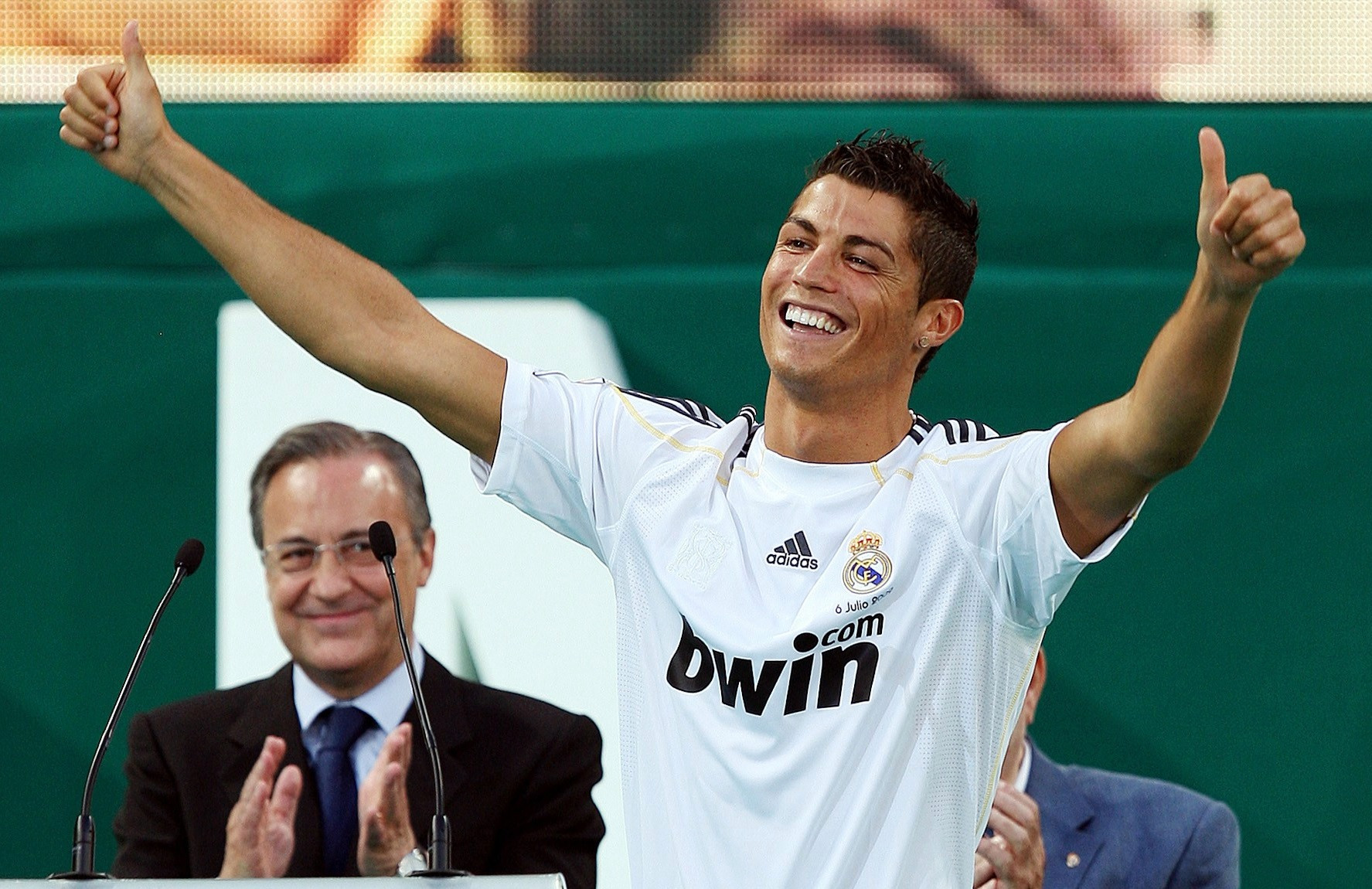 梅西与c罗巅峰对决全纪录,梅西与c罗巅峰对决第一次