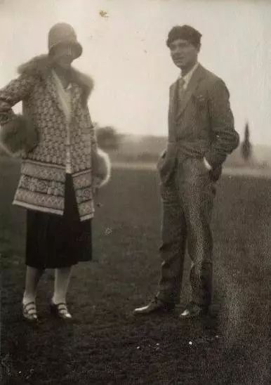 她是美国最有钱的女人，却无性无爱多年，最终出轨，轰动英国贵族