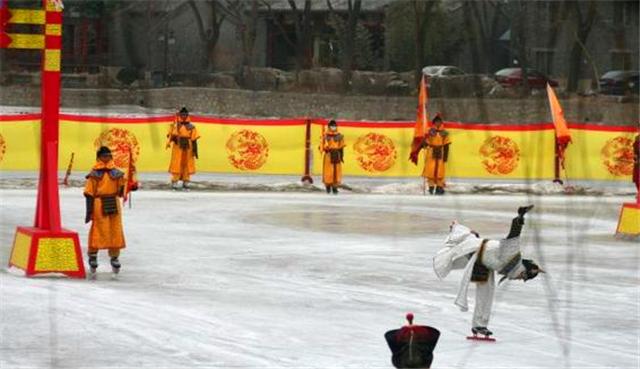 溜冰鞋的花样滑法初级,花样滑冰清朝