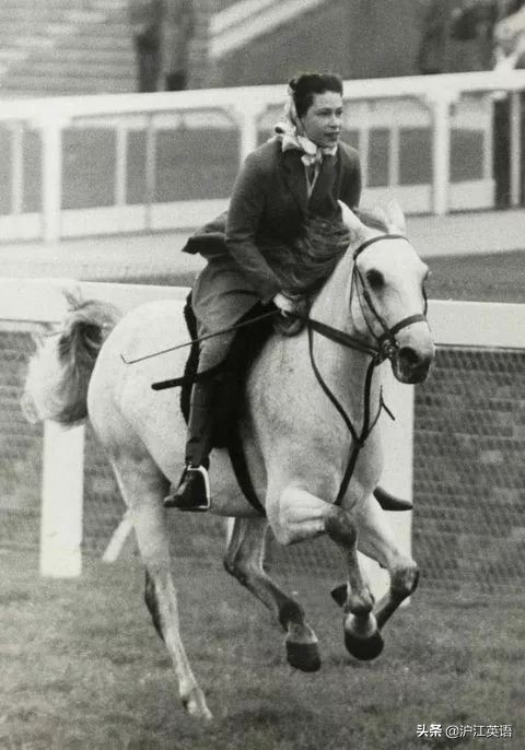 93岁高龄英女王年轻时,93岁年轻女王