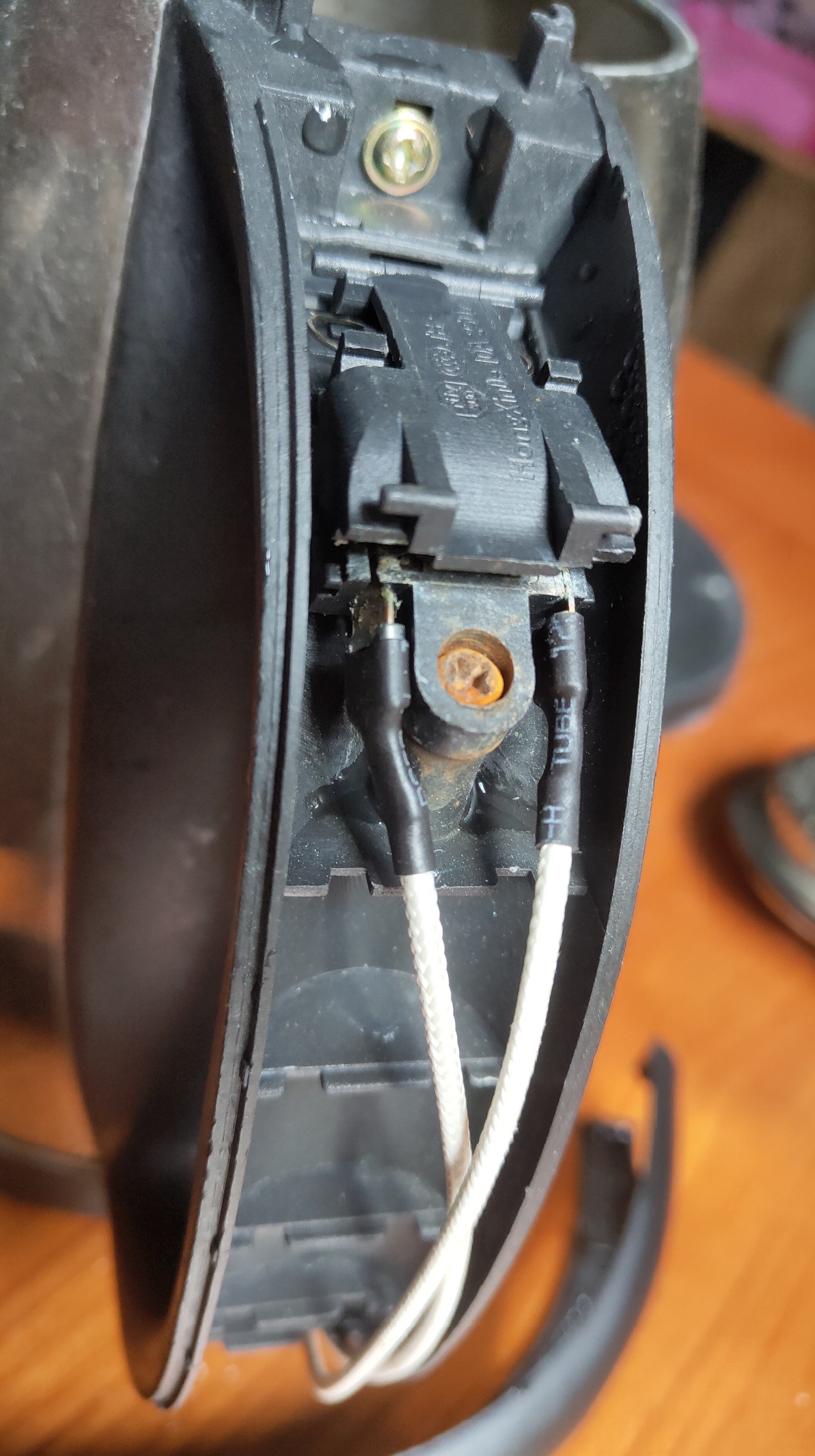 热水壶坏了不要扔了怎么修最简单,热水壶开关坏了怎么换新