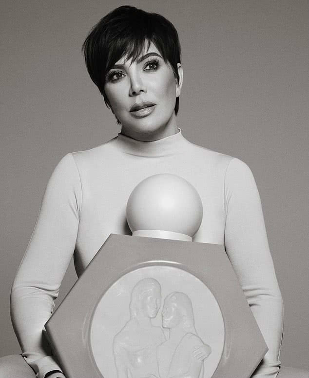 金卡戴珊澄清化妆品,金卡戴珊被网友质疑