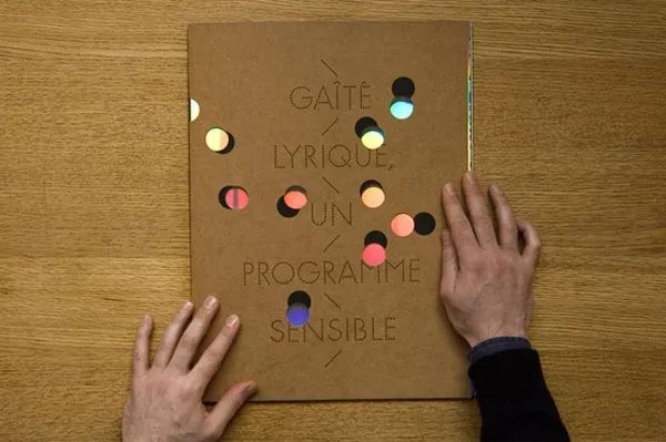 公司画册封面简单大气,红色画册封面手绘简约大气