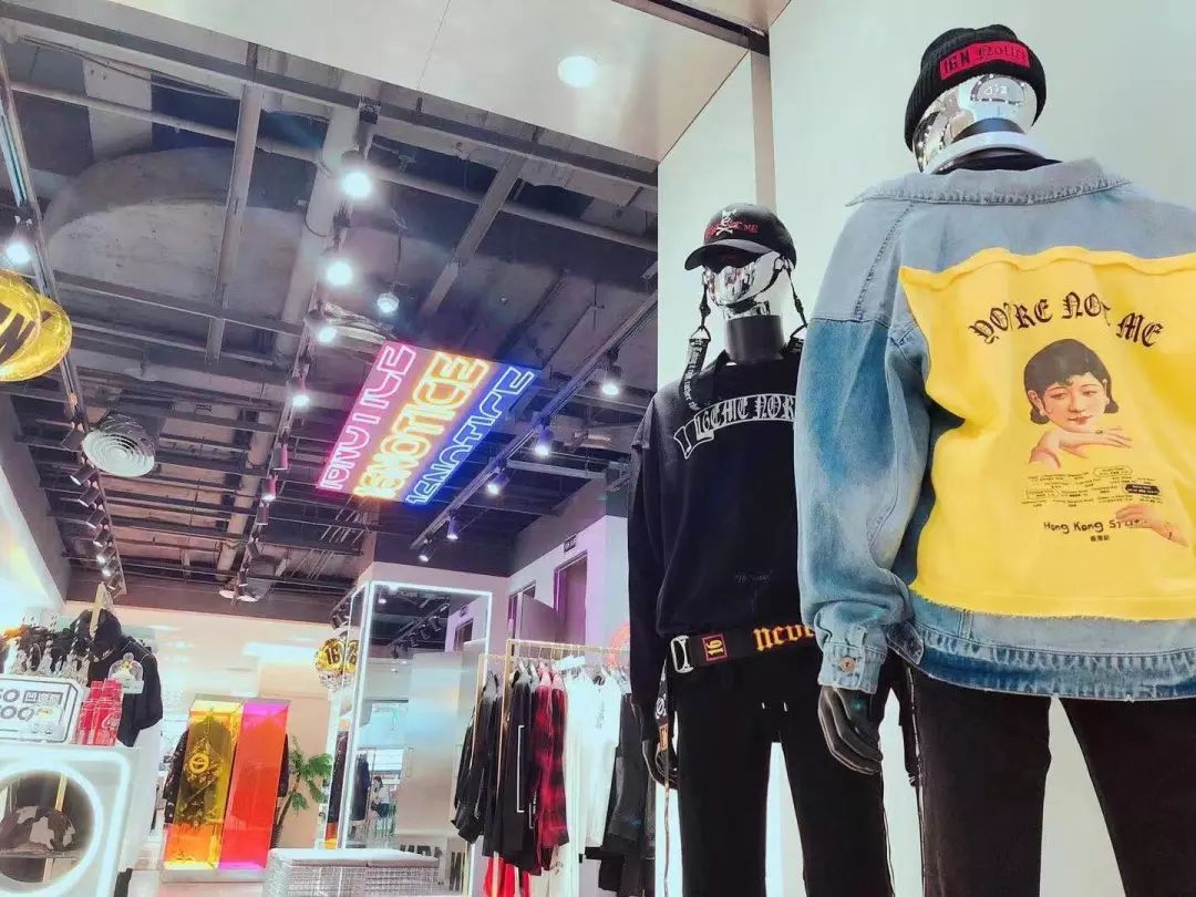 觉得太平鸟、GXG、卡宾不够潮？这个潮流男装可能正对你胃口！