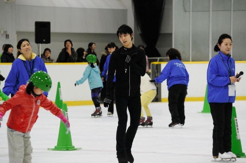 教练因为太帅频上热搜是怎样的感觉？未来羽生结弦一定可以体验到