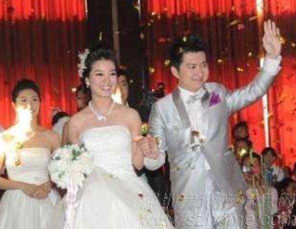 红果果和绿泡泡两个孩子,绿泡泡红果果的少儿频道