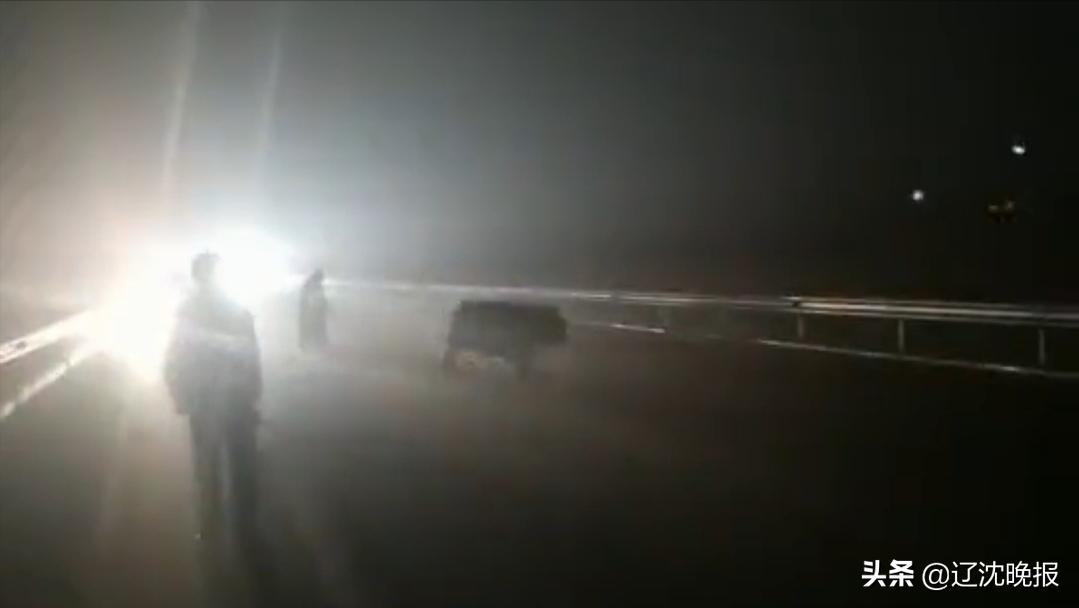 最牛“老黄牛”交警路政8人护送一宿走下高速