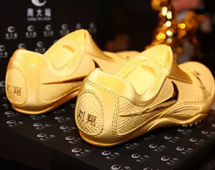 买鞋子应该大一码还是刚刚好,买鞋子尺码怎么选