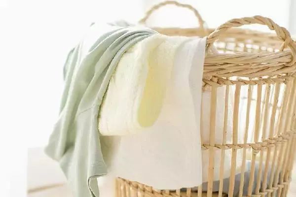 如何清洗皮衣服上的顽固污渍,如何快速清洁衣服上污渍的小妙招