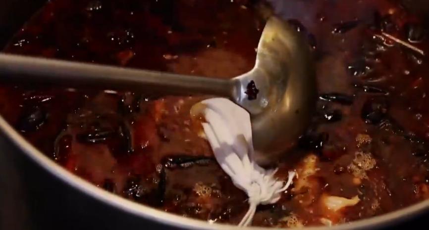 螺狮粉狂热分子：“臭”名远扬的螺狮粉，为何能让*欲人**罢不能