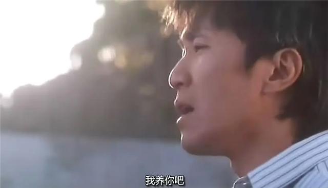 喜剧之王周星驰我养你画面,周星驰喜剧之王一个人在屋内片段