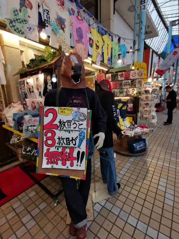 春节街头见闻,街头采访体验有钱人生活