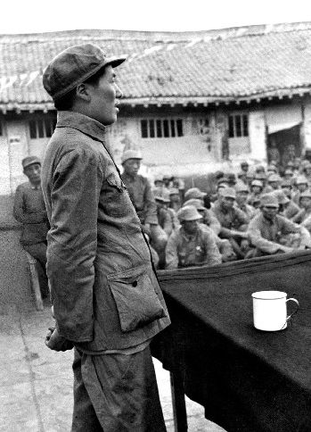 鲁迅如何评价毛主席？《西江月·井冈山》发表后，7字点评一语道破