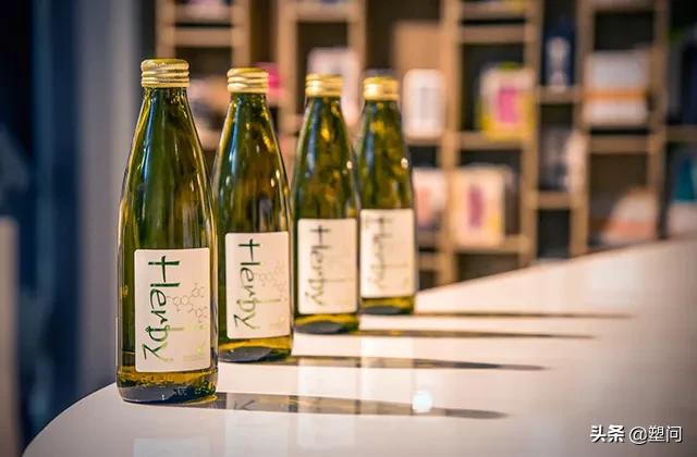 吹瓶机设备结构,吹瓶机是什么设备