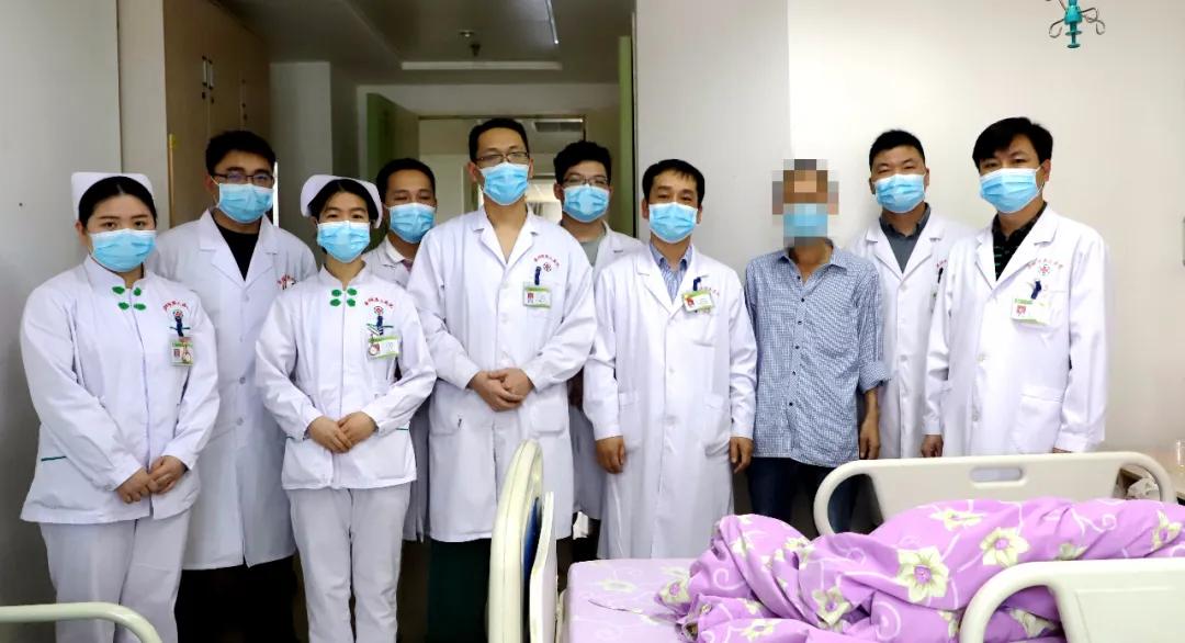 漳州第三医院：一男子高烧39.8℃被紧急送医，检查后发现肚里居然藏着“定时*弹炸**”