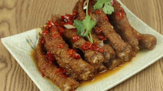 做虎皮鸡爪小火炸还是大火,虎皮鸡爪要不要焯水再炸