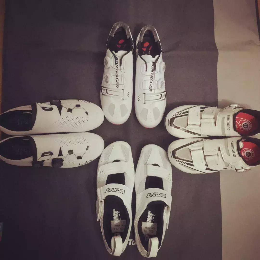 你们年纪轻轻的,不要碰这些东西,不然就像我一样