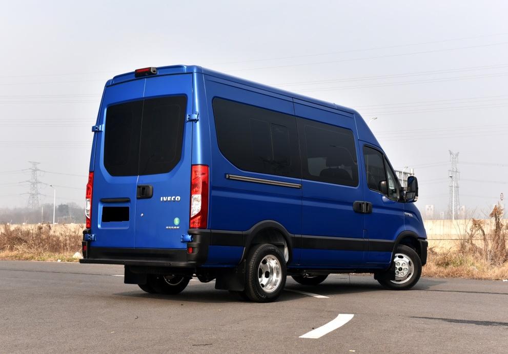 轻客对比皮卡,轻客和轿车哪个更结实