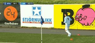 武磊7分钟遭2次打击!伸手3秒要球却被无视急得自己强行射门