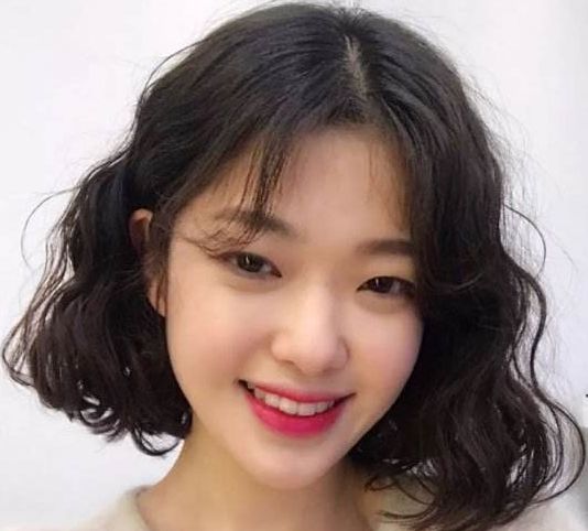 圆脸短发型40-50岁洋气发型,头发细又少圆脸适合什么短发发型