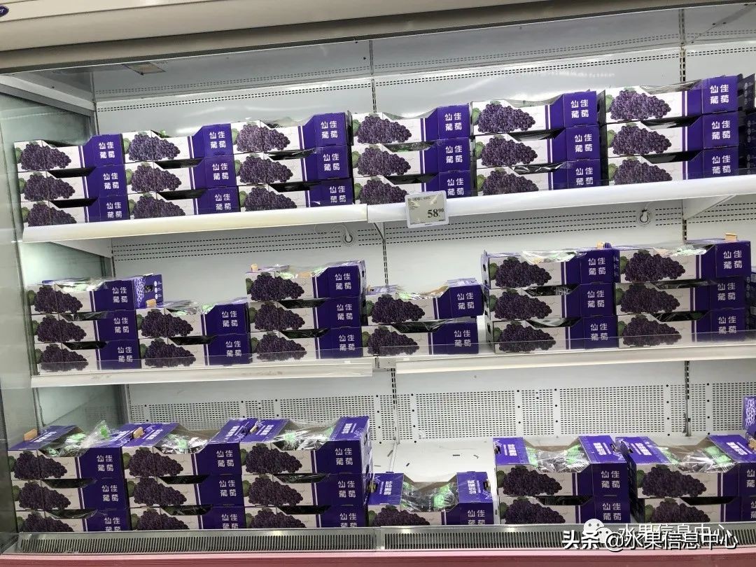 中秋节前，走访两家水果零售店，水果标准化在这里体现的淋漓尽致