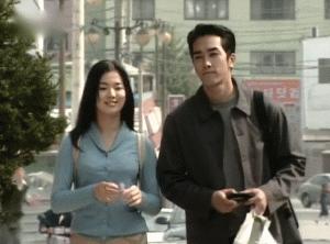 宋慧乔宋仲基最新照,宋慧乔离婚后化烟熏妆气场强大