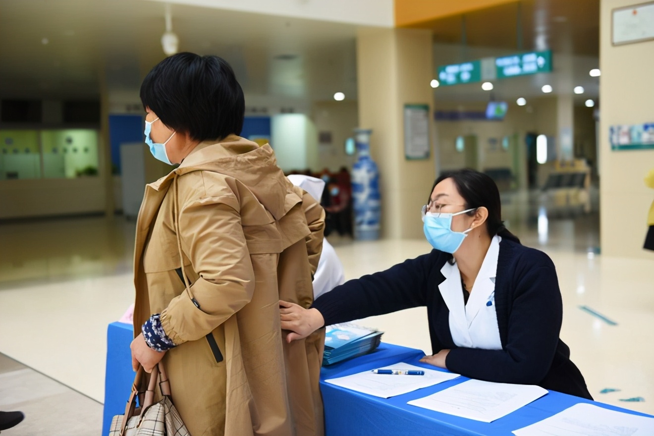 10月12日世界关节炎日义诊宣传,送温暖健康义诊