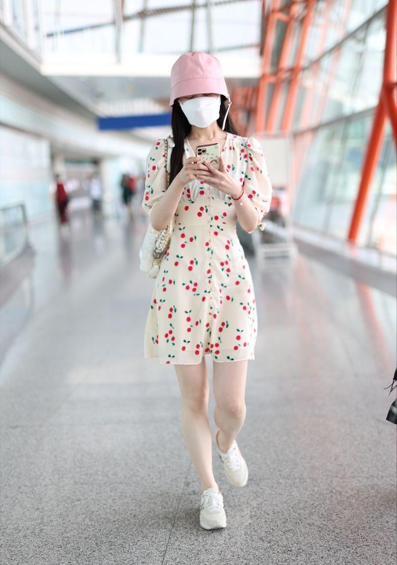 宋轶小雏菊印花裙,宋轶牛仔短裙穿搭