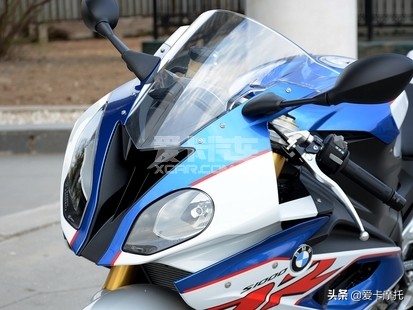 长腿小姐姐骑摩托车,新手的第一辆仿赛摩托车推荐