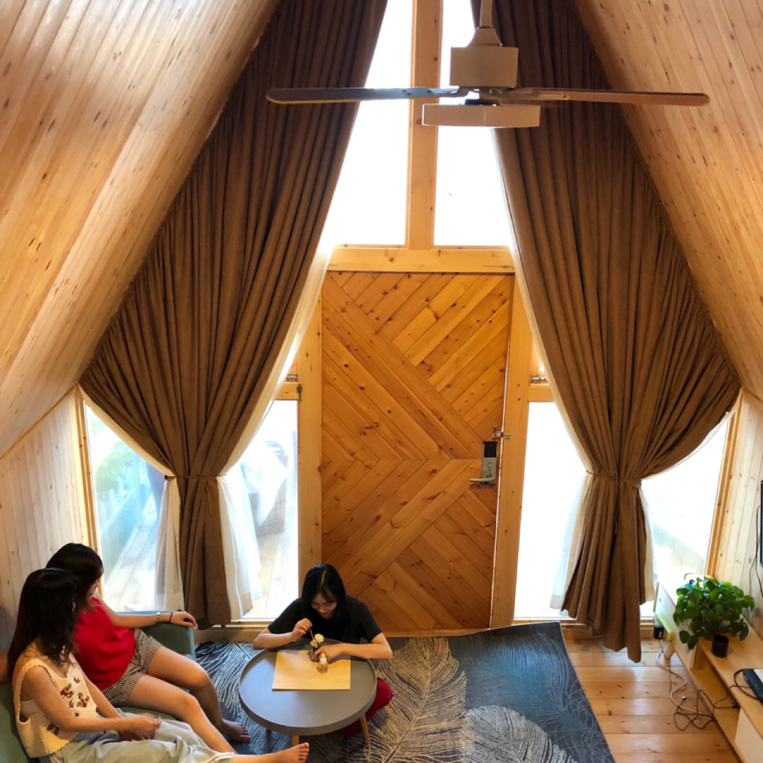 还未建成，就被无数游客预订，这栋木屋究竟有哪些好？