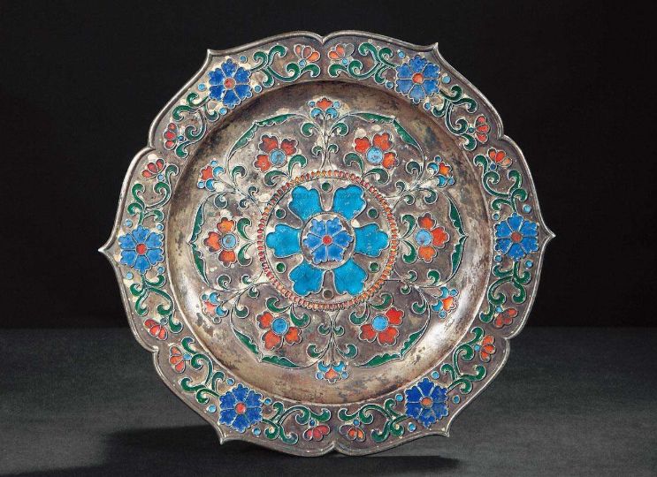 一顶凤冠需要多少翠鸟,一顶凤冠述说一段历史