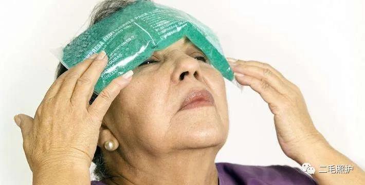 老人出现发热发烧症状，在家中如何进行专业陪护？