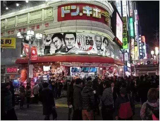 日本这家low到爆的杂货店，竟然年入上百亿，连开334家