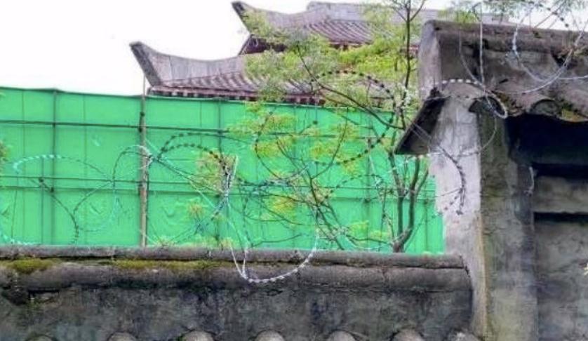 杨幂被拍素颜照,杨幂遭工作室曝光素颜照