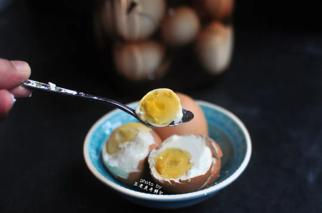 教你腌咸鸡蛋个个出油起沙,教你在家腌咸鸡蛋