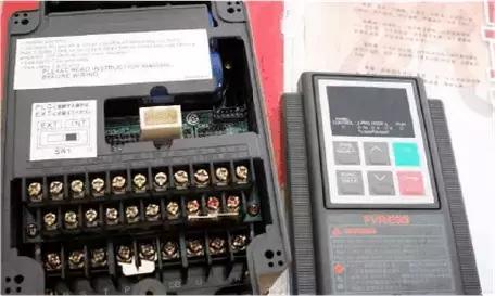 施耐德1.5千瓦的变频器接线端子图,变频器接线端子内部电路图