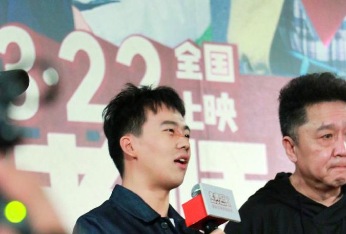 baby拇指受伤,baby手指摔骨折的画面