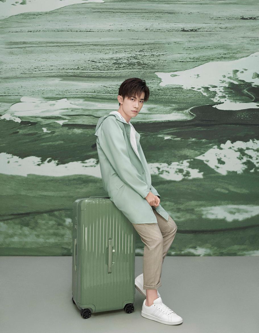 tfboys王俊凯王源易烊千玺行李箱,易烊千玺代言的行李箱牌子