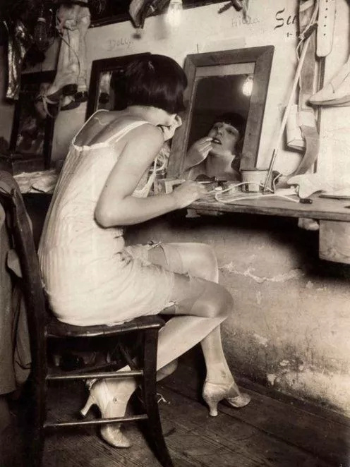 袜子的发展史简述,袜子的简史介绍