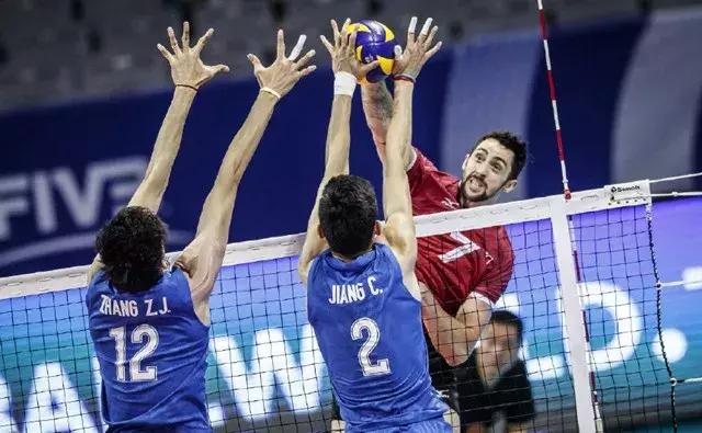 男排奥资赛惜败加拿大，一主攻的微博沦陷，球迷骂他“三无人员”