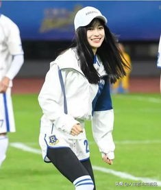 迪丽热巴杨颖踢足球,女明星杨颖排第几名