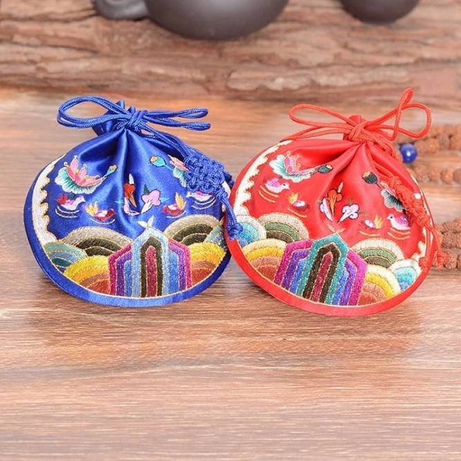 一尺方绢绣尽女子才思，千年女红——荷包