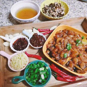 香菇鸡丁米线鸡汤怎么熬,香菇鸡丁米线的鸡丁卤怎么熬制