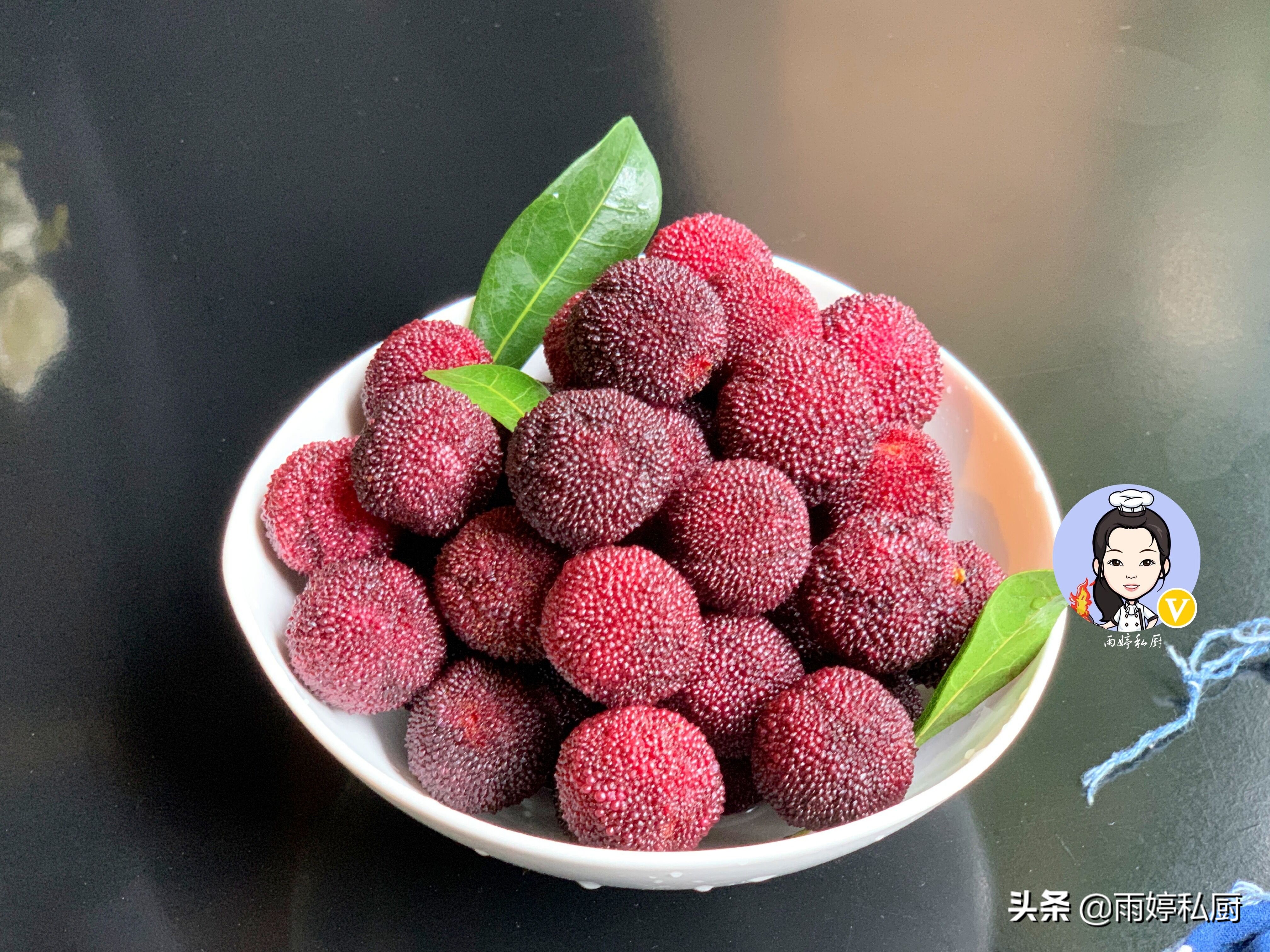 洗杨梅时，用盐水洗相当于吃虫子！老果农：教你1招，虫子全溜走