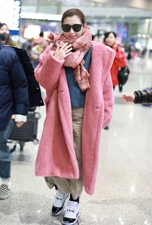 泰迪熊大衣粉色 (橙色泰迪熊大衣撞衫孙俪也不输)