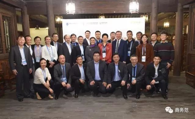 马云穿的什么牌子西装,马云穿的西装