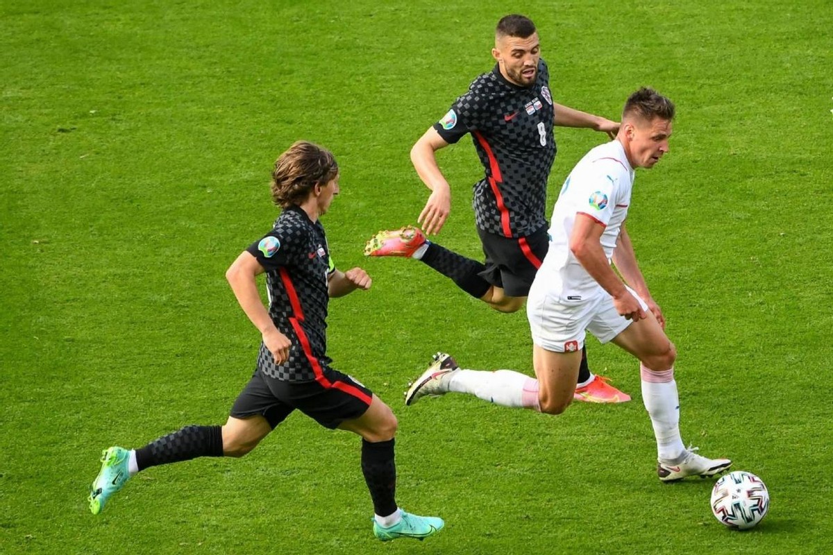 欧洲杯黑马冰岛出局,欧洲杯荷土赛晋级预测